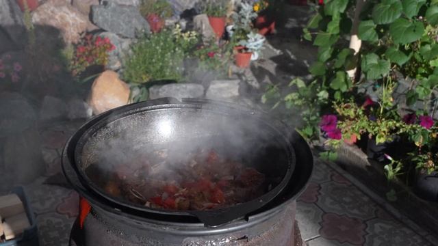 Мясо с баклажанами в казане смотреть онлайн