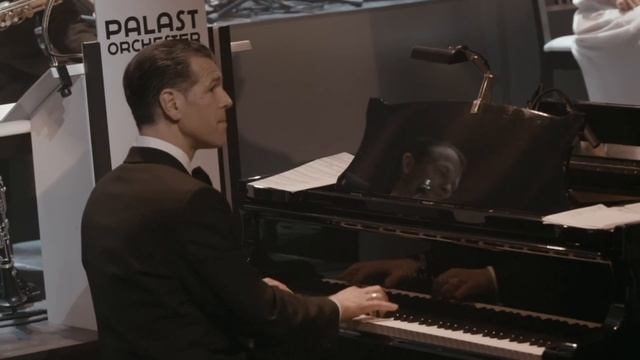 Max Raabe, Palast Orchester - Für Frauen ist das kein Problem (Live) смотреть онлайн