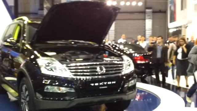 Московский автосалон 2012. Девченки классно танцуют go-go! смотреть онлайн