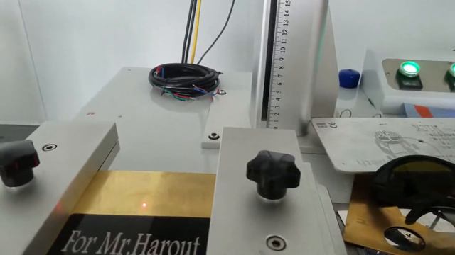 Cut a circle on 0.5mm thick brass with 30 watt fiber laser marking machine --- OPTIC TECH смотреть онлайн