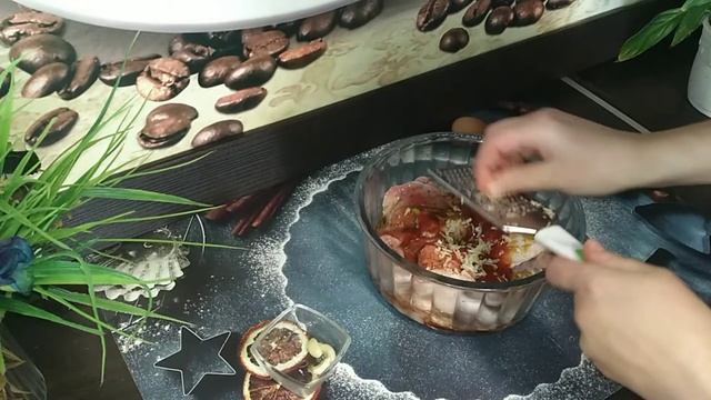 Сочная курица в медово-соевом маринаде. Очень вкусно! смотреть онлайн