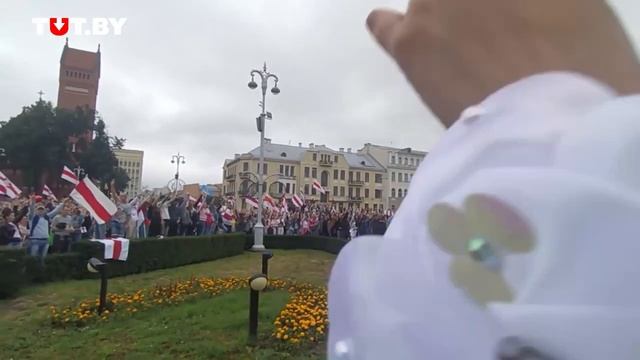 Люди попытались устроить минуту молчания на площади Независимости смотреть онлайн