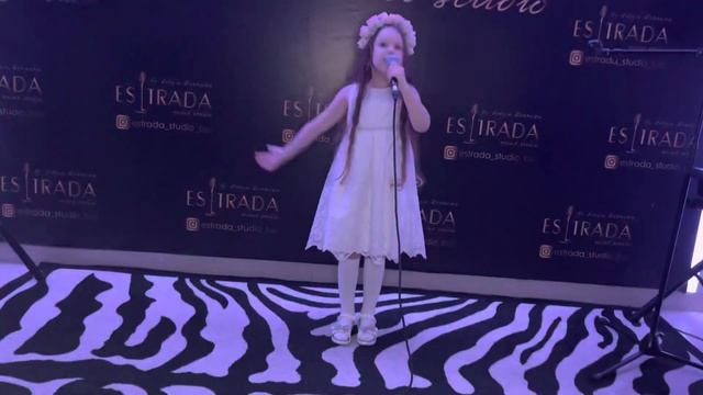 Алиса Леонова, 5 лет, «Лесная песенка» студия вокала «Эстрада», Белгород смотреть онлайн