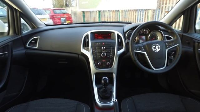 VAUXHALL SRI (2015) 1.4i 16v Sri 5dr смотреть онлайн