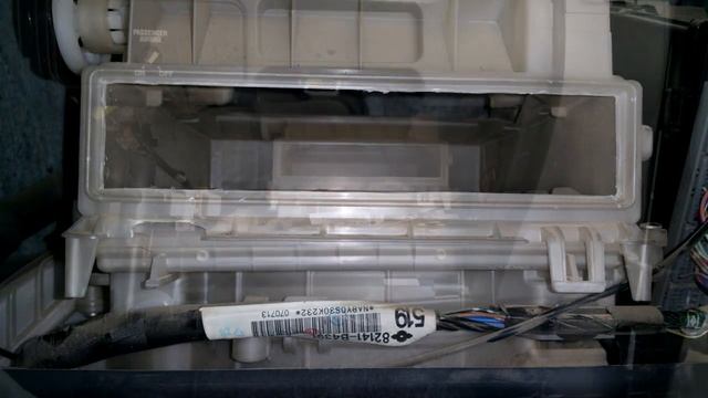 Daihatsu Terios 2 How To  Put Airfilter For A/C