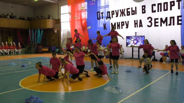 Спортпраздник 2024 г. Показательные выступления с пипидастрами.