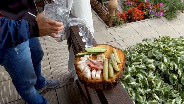 НА ДАЧЕ! КАК ПРИГОТОВИТЬ ВКУСНЫЙ ШАШЛЫК. КАРТОШКА С САЛОМ В ФОЛЬГЕ НА РЕШЕТКЕ смотреть онлайн