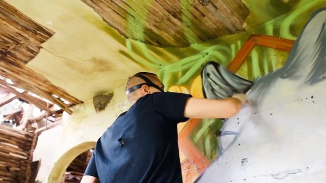 Street Art Mural in Abandoned House смотреть онлайн