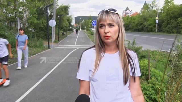 Вдоль велопешеходной дорожки высадили шаровидные ивы смотреть онлайн
