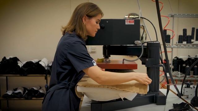 КАК ОФИЦЕР создал ОДЕЖДУ для ГИМНАСТОК или ИСТОРИЯ бренда SOLO | Как ГУЗЕНКОВА стала ЛИЦОМ БРЕНДА? смотреть онлайн