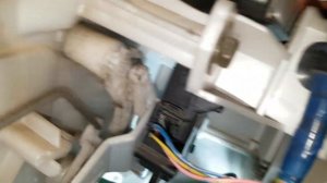 Лексус Gx470. Трещит сервопривод регурировки заслонок отопителя. Заметки.