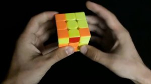 Перевернуть два угла кубика Рубика