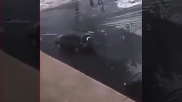 Алматы, девушки не поделили дорогу. смотреть онлайн