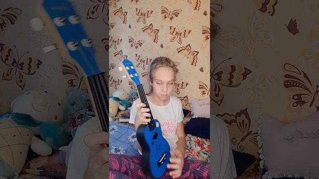 Видео с укулеле! Маленький разбор и понятие что такое укулеле. смотреть онлайн