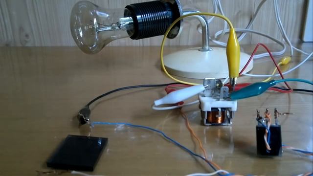 АВТОМАТИЧЕСКИЙ СВЕТ на 220 ВОЛЬТ ? Очень Простая Схема! смотреть онлайн