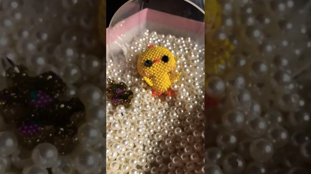 Цыплёнок Амигуруми из бисера. Игрушка амигуруми. На что хотите МК, туториал, смотреть онлайн