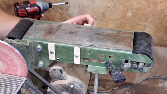 Sharpening Chisels On A Belt Sander смотреть онлайн