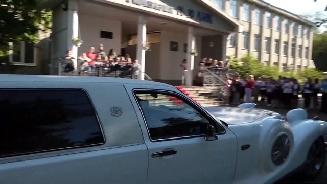 Выпускники 10-й гимназии прощаются с детством смотреть онлайн