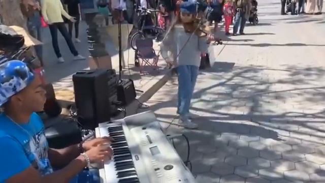 Девочка играет Despacito на скрипке! Как здорово смотреть онлайн