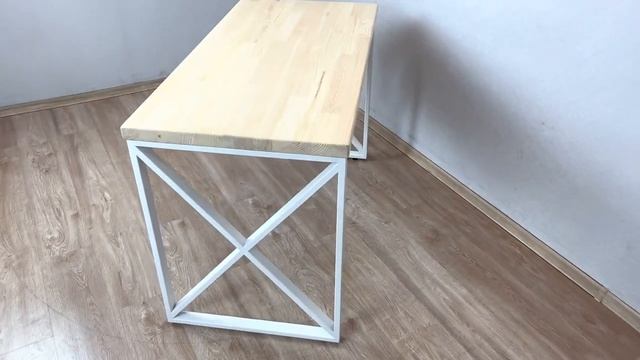 Стол кухонный Loft со столешницей из массива сосны без покрытия и белыми металлическими ножкам смотреть онлайн