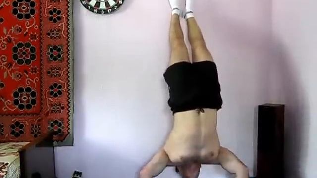 Вертикальные отжимания у стены 28 раз! смотреть онлайн