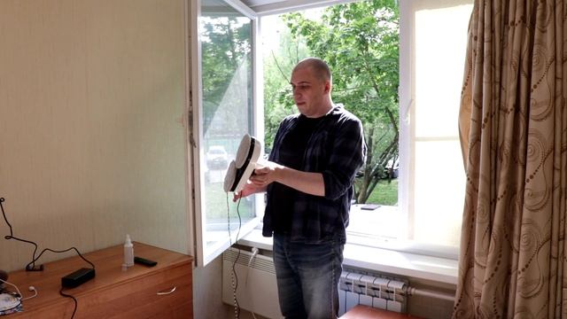 Робот мойщик окон с алиэкспресс. Обзор, тест, распаковка, косяки. смотреть онлайн