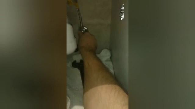 Не греет радиатор отопления (батарея), подтекает эксцэнтрик на смесителе, пропал напор воды в кране смотреть онлайн