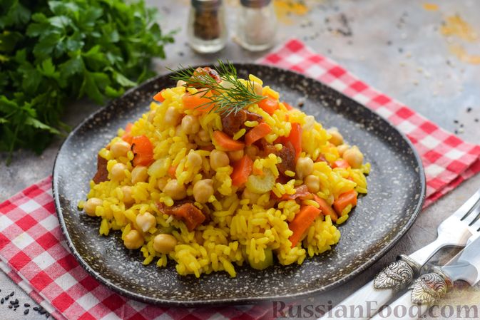 Каждый гарнир мечтает стать главным блюдом.
РИС С НУТОМ, ОВОЩАМИ И КУРАГОЙ