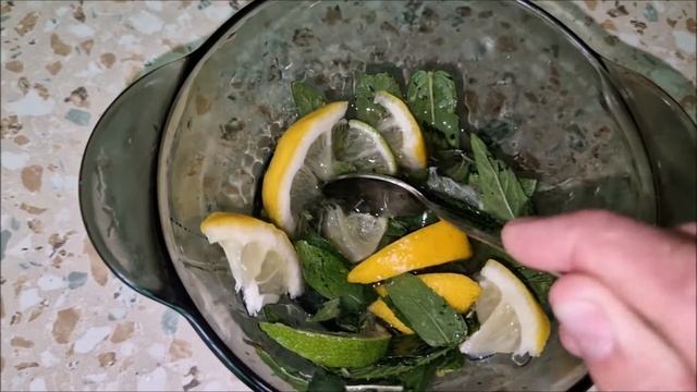 Домашний мохито на минералке и меде. Лучший освежающий напиток в жару! смотреть онлайн