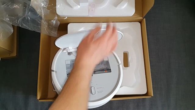 Распаковка робота-пылесоса Xiaomi Mi Robot Vacuum смотреть онлайн