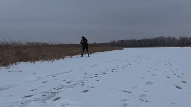 ЗИМНЯЯ рыбалка на ЖЕРЛИЦЫ и Балансир. Балансир микрон косит рыбу. Щука на жерлицы зимой смотреть онлайн