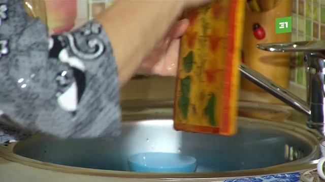 Из-за коммунальных долгов с карты стали списывать почти все социальные выплаты смотреть онлайн