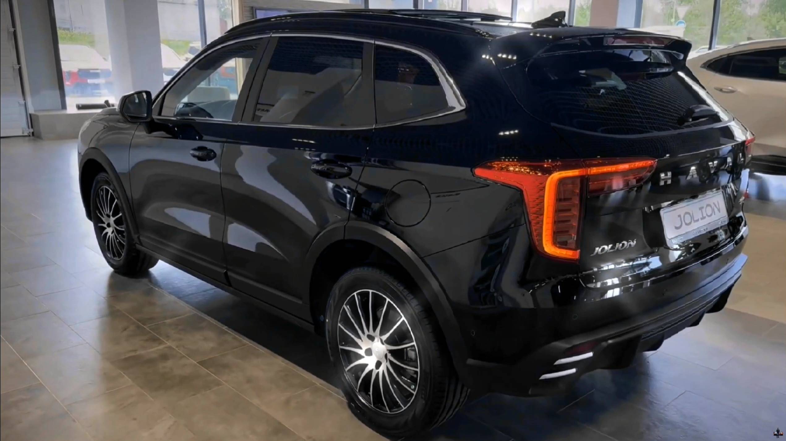 "Haval Jolion 2024": Невероятная красота, экстерьер и интерьер китайского кроссовера смотреть онлайн