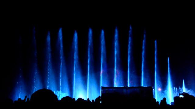 -Cветомузыкальное шоу фонтанов в честь 1150-летия города Смоленска!Россия.Сентябрь 2013 года.- смотреть онлайн