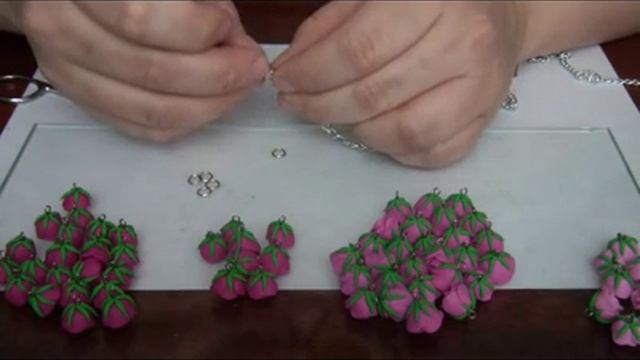 Комплект из роз "Маджента" (полимерная глина) смотреть онлайн