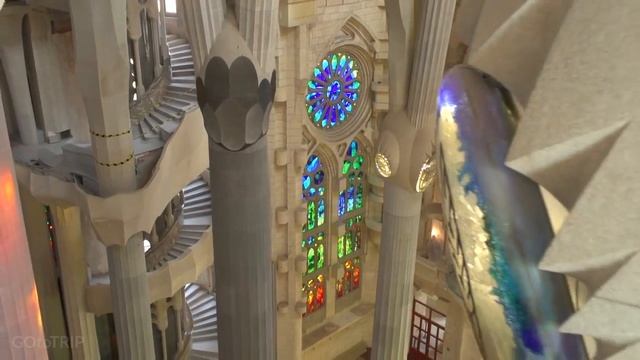 Храм Святого Семейства (Temple Expiatori de la Sagrada Familia) смотреть онлайн