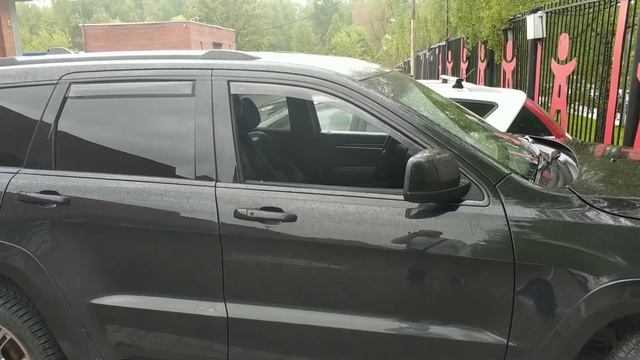 Автоматическое закрывание стекол и зеркал при закрывании автомобиля Jeep Grand Cherokee WK2 смотреть онлайн