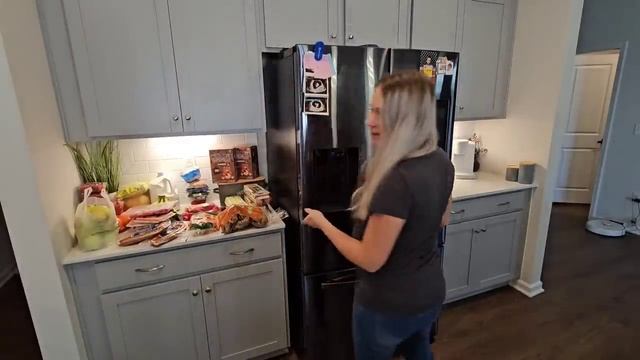 Впервые открываю холодильник на весь мир/Что купили в Lidl?/ Цены на продукты в США/Жизнь в США/Вло смотреть онлайн