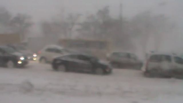 Снегопад в Одессе! Одессу засыпало снегом! Хлеба нет, пробки и брошенные ёлки! смотреть онлайн