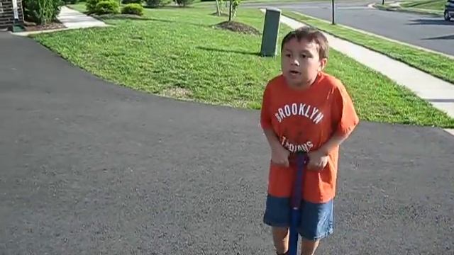 Kid Jumping on Pogo Stick смотреть онлайн