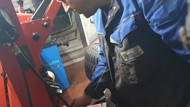 Замена колес BMW F10. смотреть онлайн