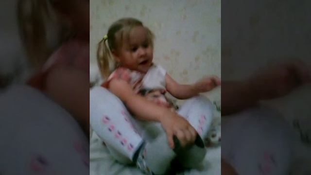 Аришка рассказывает сказку собственного сочинения))) смотреть онлайн