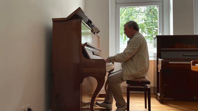 Seiler , 85 y.o Fantastic sounding piano, sounds better than a Steinway grand piano! смотреть онлайн