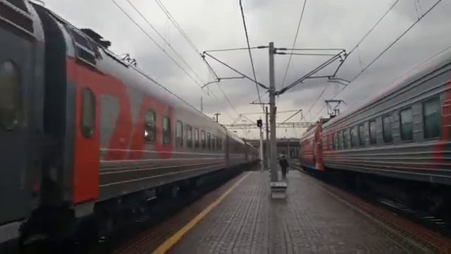 ЭП1-077 с пассажирским поездом №14 Саратов - Адлер и приветливой бригадой смотреть онлайн