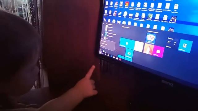 Макс научился выключать компьютер. Победа!✌️ смотреть онлайн