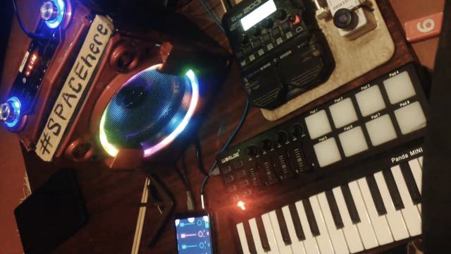 Simple Piano Loop | Worlde Panda Mini & Zoom G1 four | Live Looping смотреть онлайн