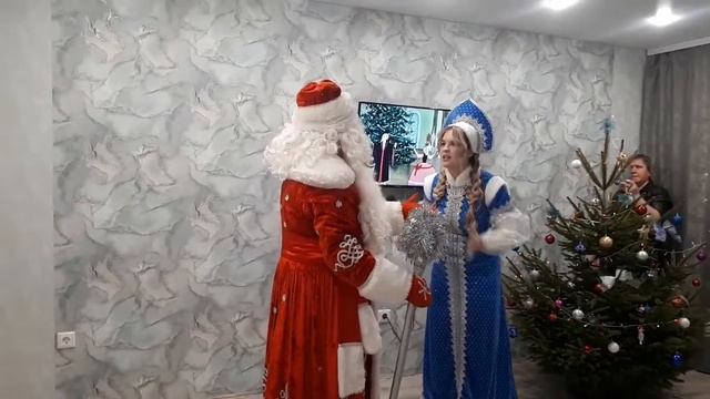 С НОВЫМ ГОДОМ!!!ИСТОРИЯ О ТОМ КАК К ИЛЬЕ ПРИХОДИЛ ДЕД МОРОЗ🤣🎄🎉 смотреть онлайн