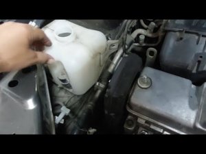 LADA GRANTA FL Натирает краску бачок омывателя замена моторчика омывателя