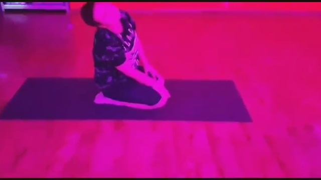 Занятия в студии Ladiesdance и минус 3 размера, плюс гибкость и все виды шпагатов! Ехуууууууу смотреть онлайн