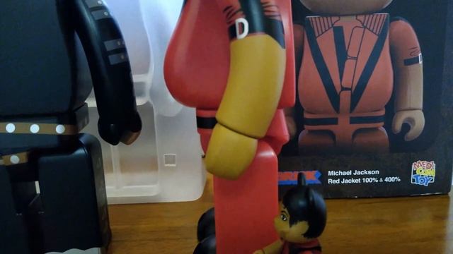 Michael Jackson bearbrick dolls and other finds смотреть онлайн